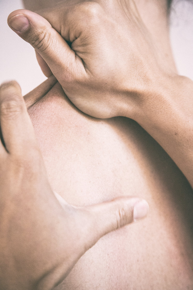 Soothing neck and shoulder massage